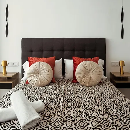 - Steps From The & Historic Center *