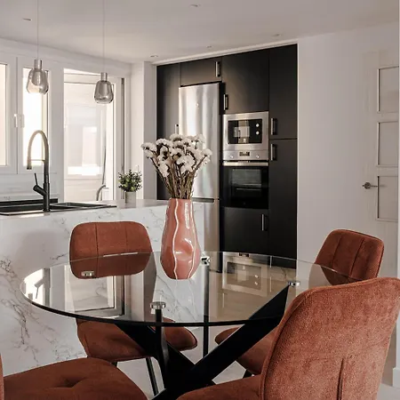 Apartment - Steps From The & Historic Center Malaga